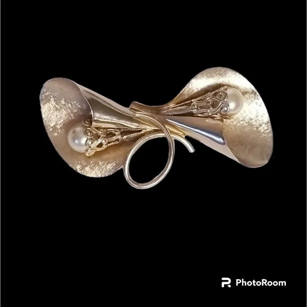 Vintage Gold & Pearl Brooch